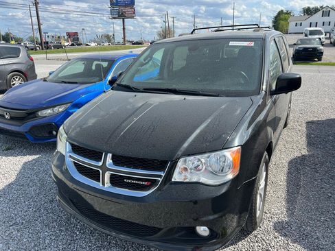 Used 2020 Dodge Grand Caravan SXT image 1
