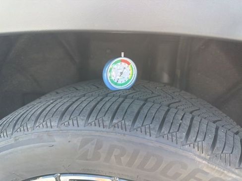 Used 2025 Volkswagen Taos SE FWD image 7