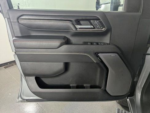 Used 2025 GMC Sierra 2500 AT4X image 10