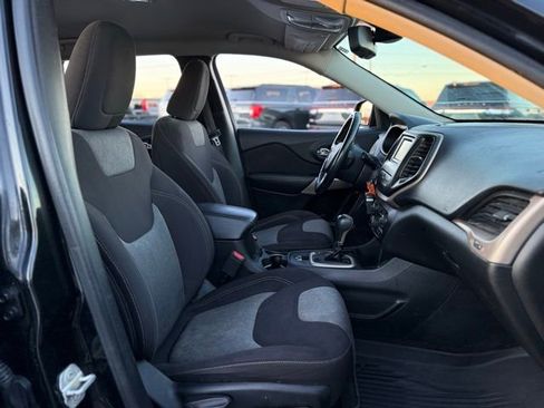 Used 2018 Jeep Cherokee Altitude image 16