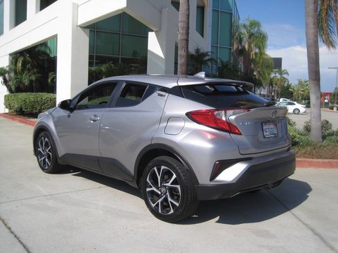 Used 2018 Toyota C-HR XLE FWD image 3