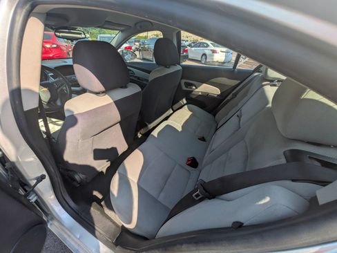 Used 2016 Chevrolet Cruze LT w/ Technology Package FWD image 26