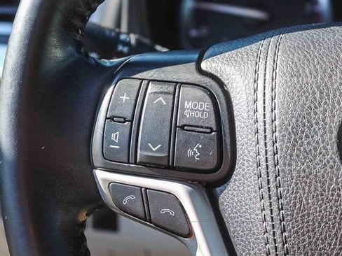 Used 2018 Toyota Highlander XLE w/ Carpet Mat Package (TMS) FWD image 29
