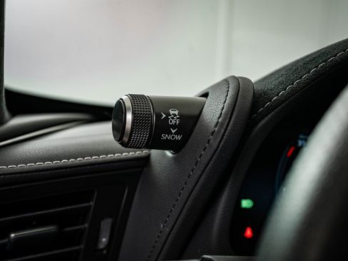 Used 2023 Lexus LC 500 Coupe w/ Performance Package image 40