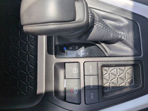Used 2025 Toyota RAV4 XLE FWD image 23