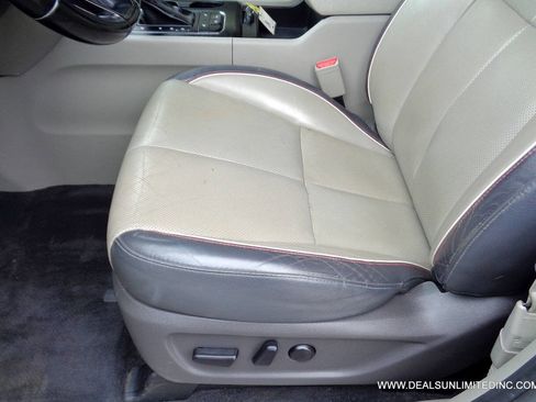 Used 2017 Kia Sedona LX w/ LX Essentials Premium Package image 8