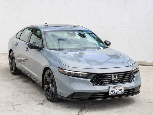 Used 2025 Honda Accord Sport image 3