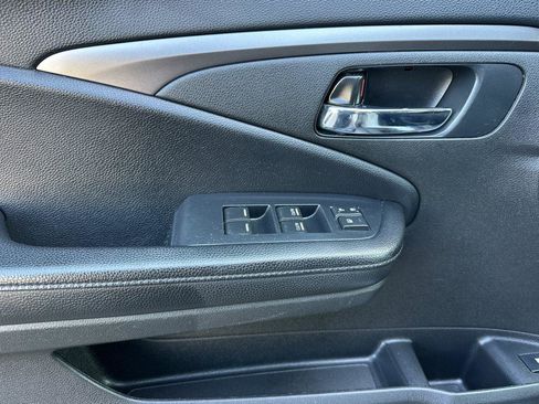 Used 2020 Honda Pilot EX image 11