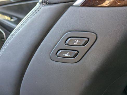 Used 2017 Genesis G90 3.3T Premium image 14