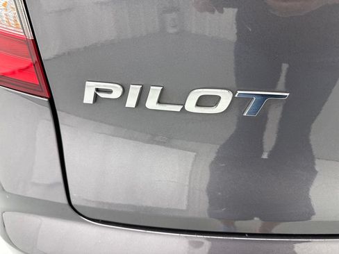 Used 2019 Honda Pilot Touring image 8
