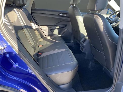 Certified 2022 Volkswagen Taos SEL image 32