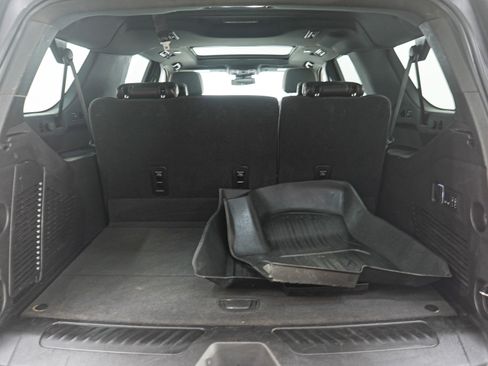 Used 2023 GMC Yukon XL SLT image 11