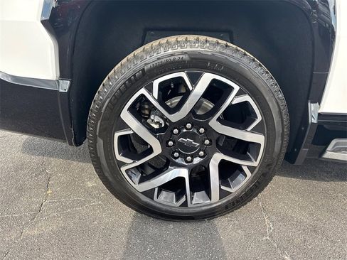 New 2024 Chevrolet Silverado EV RST image 18