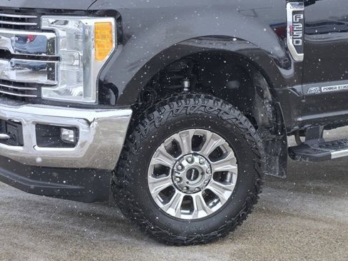 Used 2017 Ford F250 Lariat w/ Chrome Package image 3