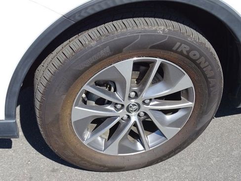 Used 2018 Toyota RAV4 LE image 17