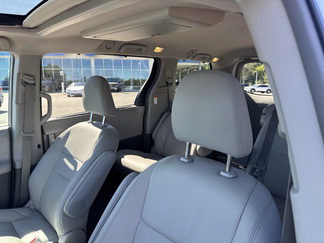 Used 2019 Toyota Sienna XLE Premium FWD image 13