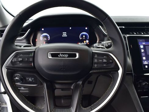 Used 2023 Jeep Grand Cherokee Laredo image 15