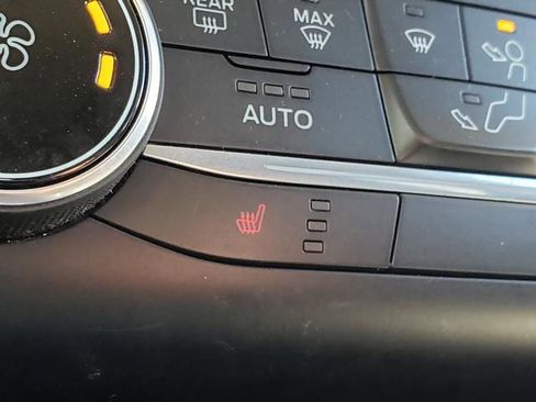 Used 2020 Ford Escape SE image 24