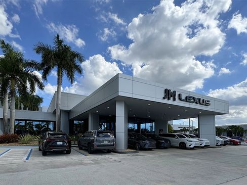 Used 2024 Lexus LC 500 Coupe image 3