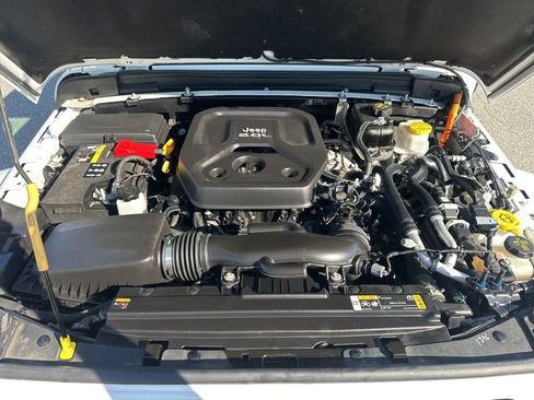 Used 2022 Jeep Wrangler Unlimited Sahara image 32