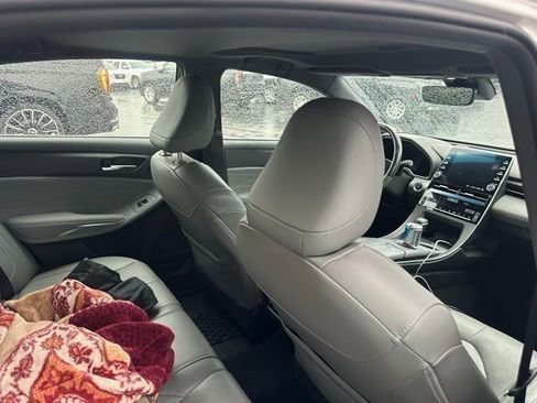Used 2019 Toyota Avalon Limited image 19