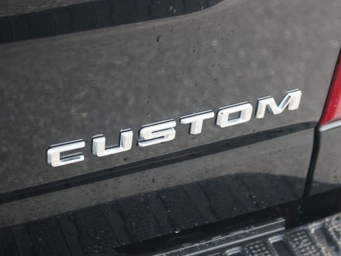Used 2022 Chevrolet Silverado 2500 Custom w/ Custom Value Package AWD/4WD image 12