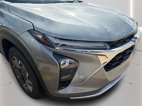 Used 2024 Chevrolet Trax LT FWD image 24