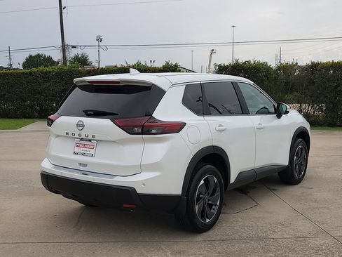 Used 2026 Nissan Rogue SV FWD image 5