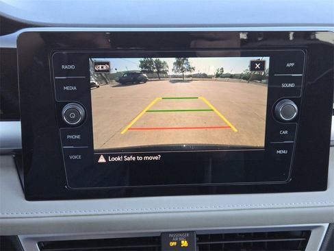 New 2026 Volkswagen Taos SE image 15