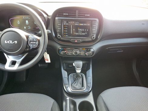 Used 2023 Kia Soul LX w/ LX Technology Package image 15