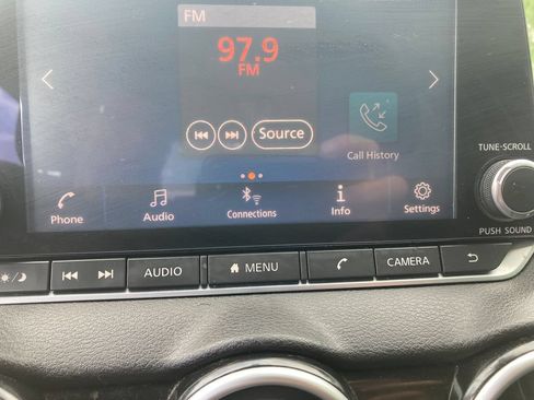 Used 2020 Nissan Sentra SV FWD image 23