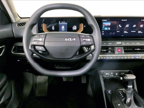 Used 2025 Kia K4 LXS image 5