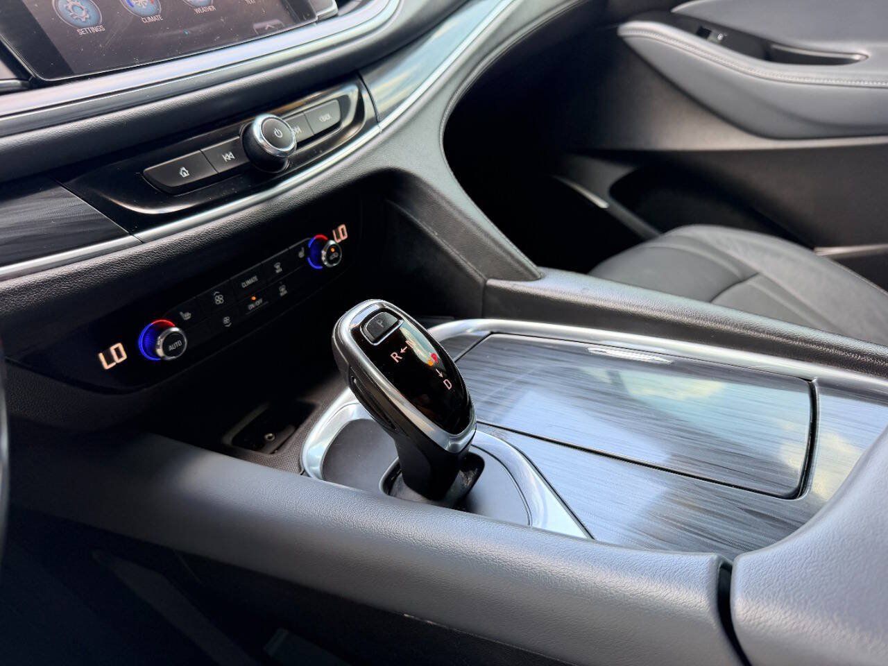 Used 2019 Buick Enclave Essence AWD/4WD image 39
