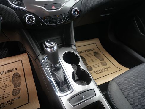 Used 2017 Chevrolet Cruze LT w/ Convenience Package image 12