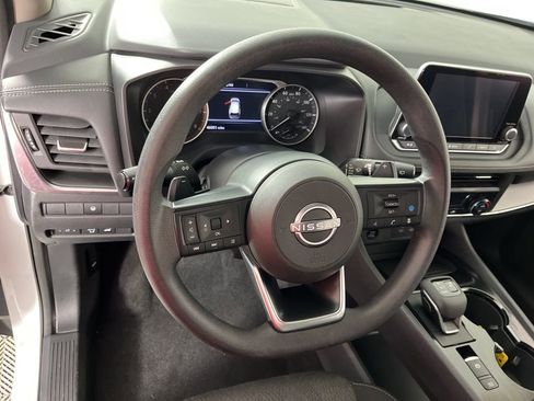 Used 2024 Nissan Rogue SV image 27