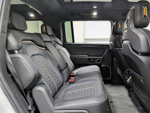 Used 2024 Rivian R1S Adventure AWD/4WD image 30