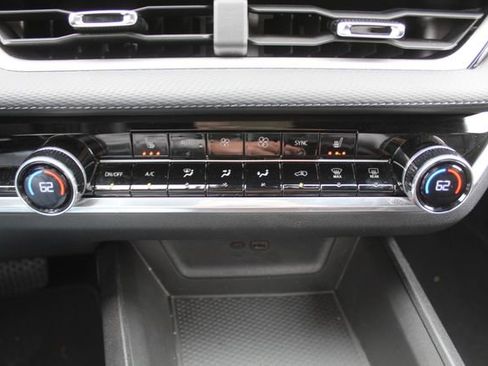 Used 2025 Chevrolet Equinox LT w/ Convenience Package II FWD image 30