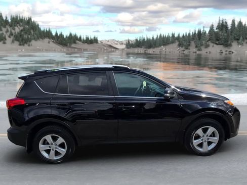 Used 2014 Toyota RAV4 XLE AWD/4WD image 2