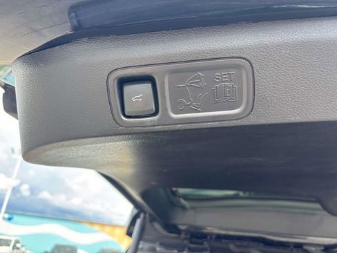 Used 2019 Lincoln Navigator Reserve image 18