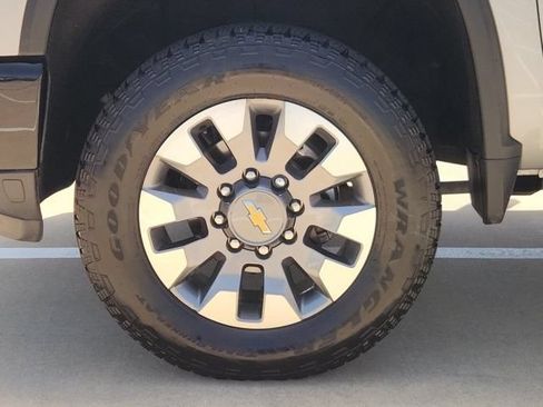 Used 2024 Chevrolet Silverado 2500 Custom w/ Custom Value Package AWD/4WD image 10