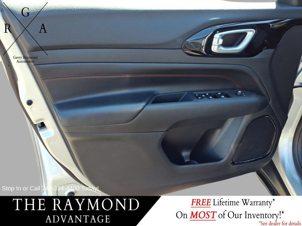 Used 2026 Jeep Compass Trailhawk AWD/4WD image 16