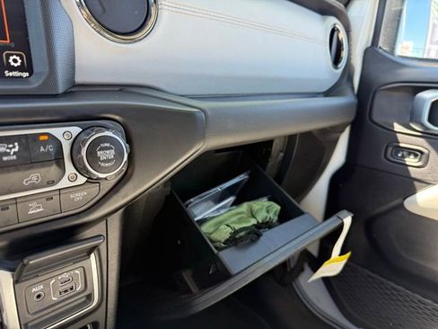 Used 2022 Jeep Gladiator Overland image 29