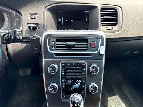 Used 2016 Volvo V60 T5 Premier image 21