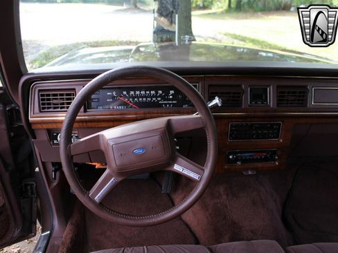 Used 1989 Ford LTD Crown Victoria image 23