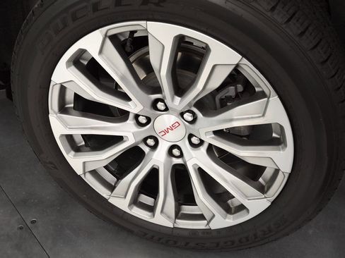 Used 2022 GMC Yukon XL Denali image 35