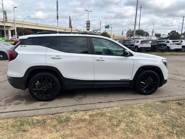Used 2024 GMC Terrain SLE w/ Driver Convenience Package FWD image 5
