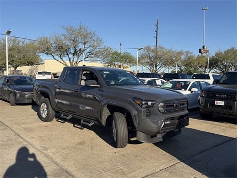 Used 2025 Toyota Tacoma SR5 image 3