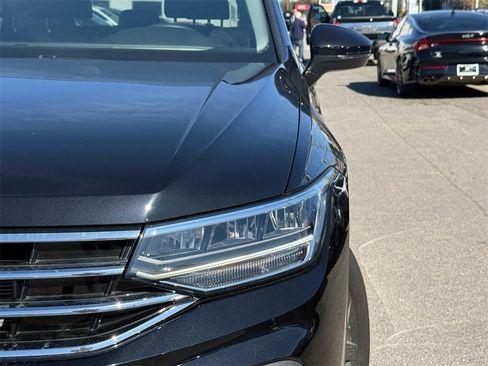 New 2024 Volkswagen Tiguan SE image 3