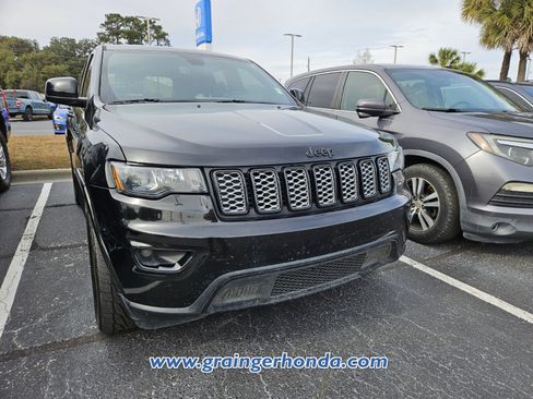 Used 2019 Jeep Grand Cherokee Altitude image 4