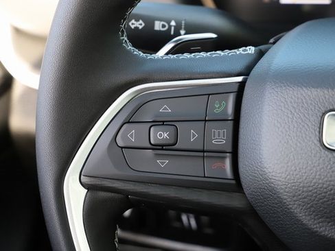 New 2025 Jeep Grand Cherokee Altitude image 21